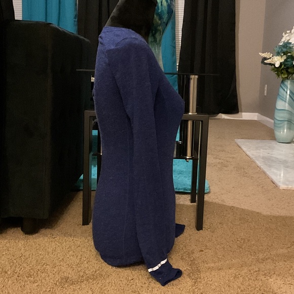 New Balance Women's Long Sleeve Athletic Crew Top in Dark Blue - Picture 4 of 6